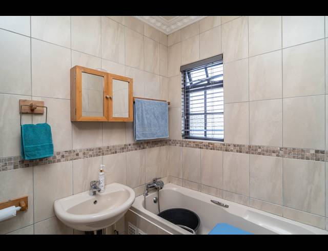 3 BEDROOM APARTMENT FOR SALE IN GLEN HILLS